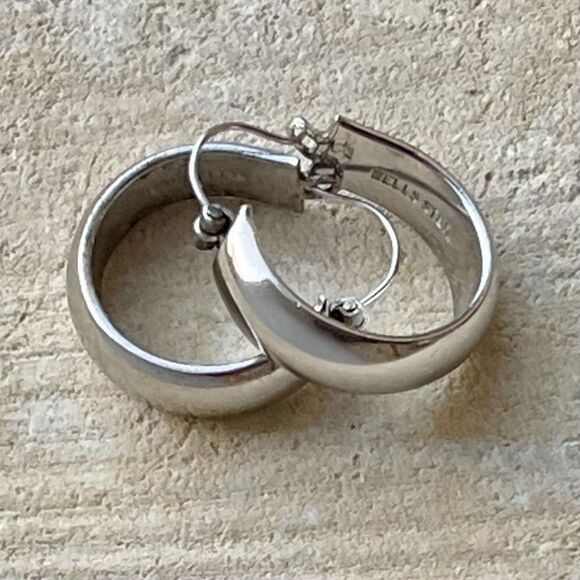 Vintage Wells Sterling Silver Wide Hoops Wire Closure
Pierced - Picture 1 of 10